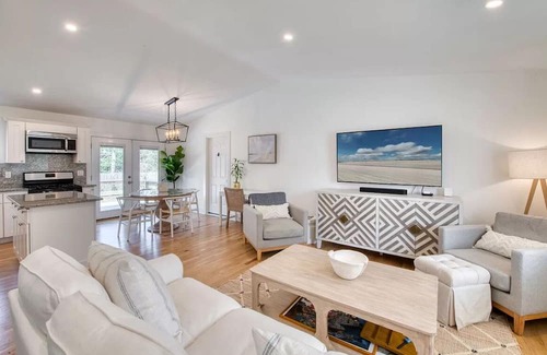 Springs Cabaña | Charming cottage with 3 bedrooms and WiFi, AC in welcoming East Hampton Springs