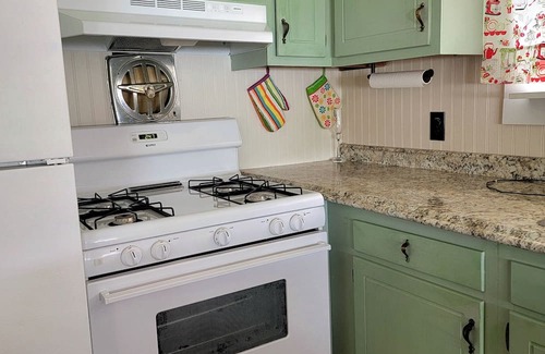 Fountain Cabaña | Pet friendly Lakefront Cottage/Cabin between Ludington/Baldwin/Manistee