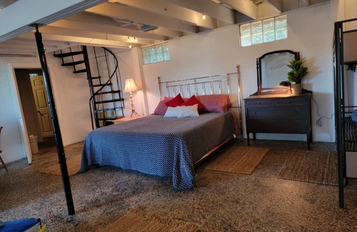 Fountain Cabaña | Pet friendly Lakefront Cottage/Cabin between Ludington/Baldwin/Manistee