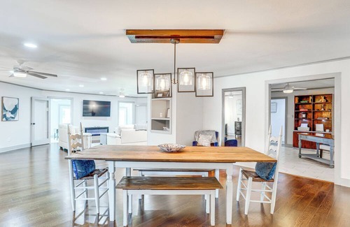 Burnside Casa | Group Getaway in Gonzales ~ 25 Mi to Baton Rouge!