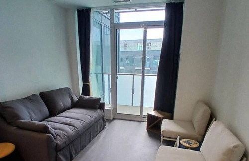 Newtonbrook Apartamento | Family sized condo in Toronto, steps to the Finch subway station and shops.