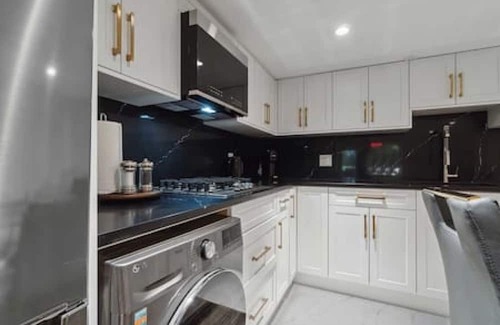 Upper Lonsdale Casa | Modern & Cozy 1BR suite in NV