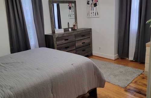 Portsmouth Casa | Charming 2-bedroom house in Portsmouth with Wi-Fi, AC, Pool, and pool table.