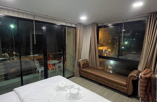 Saen Suk Condominio | The High one condominium ที่พักผ่อนหย่อนใจวิวทะเล