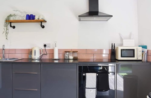 Bournemouth Cabaña | You will adore this stylish cabin, the perfect Hideaway for two.