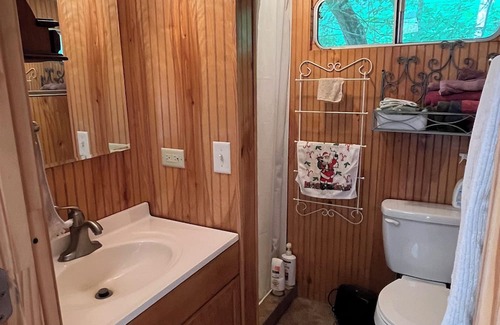 Marlinton Cabaña | Charming cottage with WiFi/AC, Bicycling, Hiking, canoeing, Snowshoe Mtn, Cass.