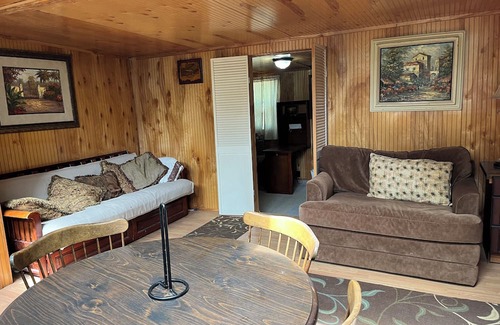 Marlinton Cabaña | Charming cottage with WiFi/AC, Bicycling, Hiking, canoeing, Snowshoe Mtn, Cass.