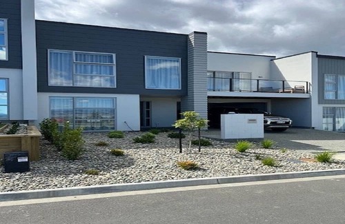 Stoke Casa | Heven on a Hill