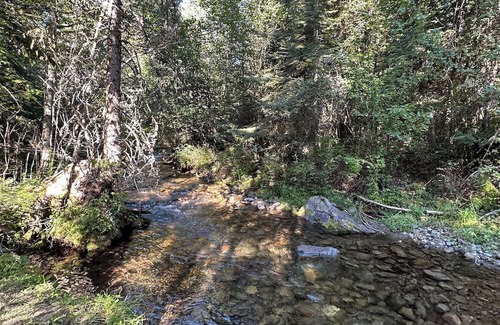 Ronan Alquiler De RV | Charming Dry RV Spot at the base of Mission Mountains