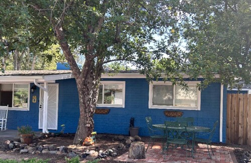 Swiss Manor Casa | Charming 3-bedroom house with AC and WiFi in tranquil Flagstaff