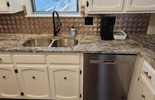 Sherwood Casa | Spacious 5-bedroom house with WiFi, AC, deck and gym in delightful Sherwood!