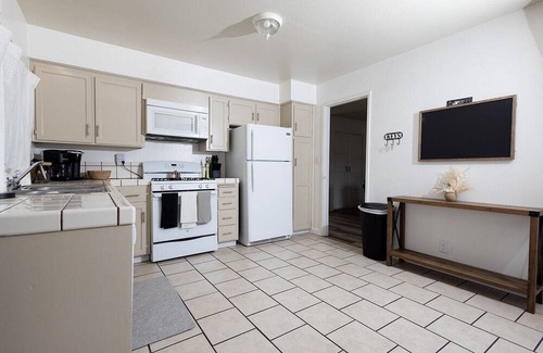 Merced Casa | Welcome to our cozy 3-bedroom 2 bath retreat in North Merced.