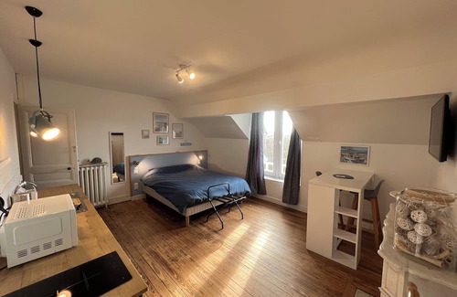 Tilly-sur-Seulles Apartamento | Appartement Équipé au Manoir des Lys, Esprit Cocottes, vue sur la Campagne !