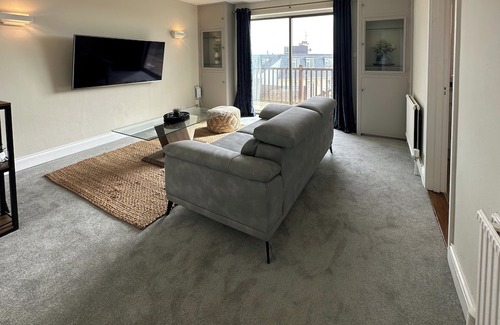 St. Helier Apartamento | Modern Apartment, Great Location, Fabulous View
