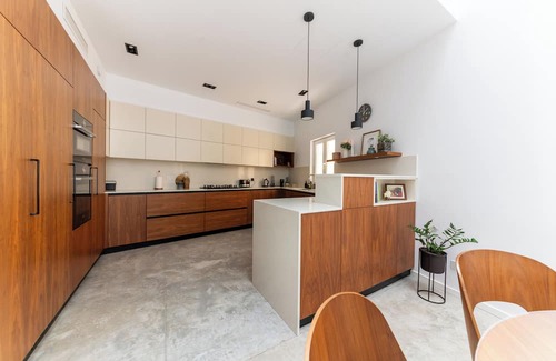 Gudja Casa | Modern Family House in Quaint Village