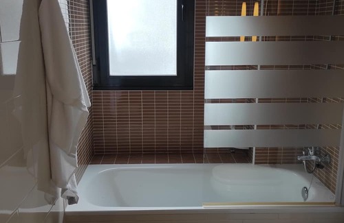 Benavente Apartamento | Ático de dos Dormitorios con Terraza y Fácil Aparcamiento