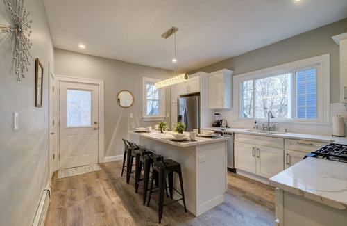 Roxbury Apartamento | Spacious 2bd/1ba | Free Parking | 3D TOUR 8327