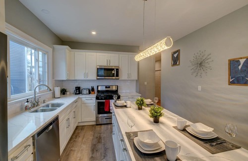 Roxbury Apartamento | Spacious 2bd/1ba | Free Parking | 3D TOUR 8327