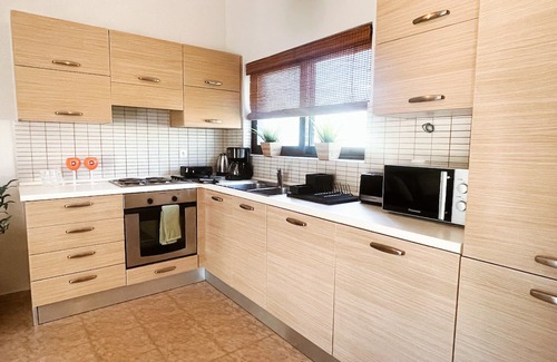 Almyrida Apartamento | Cozy 2-bedroom apartment in brilliant Almyrida with WiFi, AC