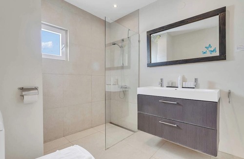 Belnem Apartamento | Belmar 18 a 3 bedroom oceanfront apartment fully AC