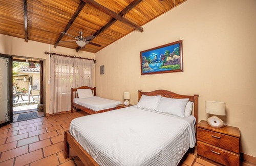Matapalo Apartamento | Cozy Beachside Studio with Pool and Free WiFi