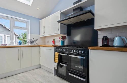 Herne Bay Casa | *NEW* Coastal Family House | Pass the Keys