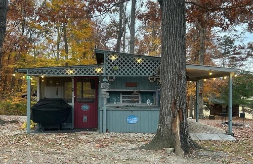 Dandridge Alquiler De RV | The Lake Shanty is quaint little fishing camper perfect for 2!