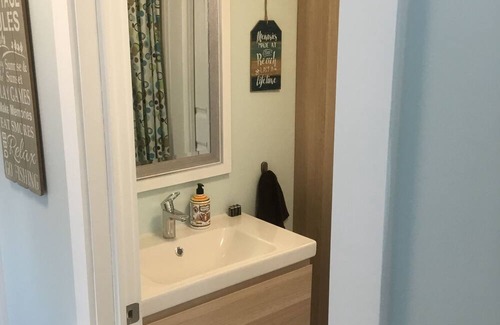 Darnley Cabaña | Cosy well equipped Cottage minutes walk to Thundercove Beach.