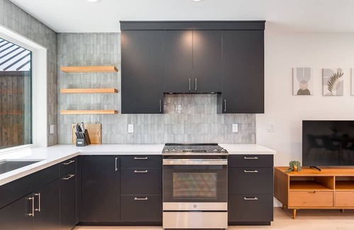 Southeast Magnolia Casa | Newly Crafted Magnolia ADU with 3BD & Spectacular Puget Sound Views - Available for 30+ Night Stays