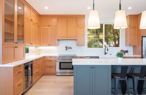 Magnolia Casa | 6-Bedroom Magnolia Luxury Home with Stunning Puget Sound Views, Chef’s Kitchen