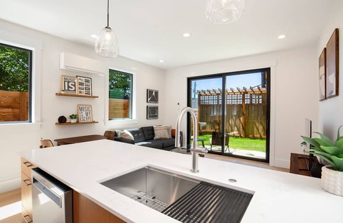 Southeast Magnolia Casa | Newly Built Magnolia DADU with Spectacular Puget Sound Views - Available for 30+ Night Stays