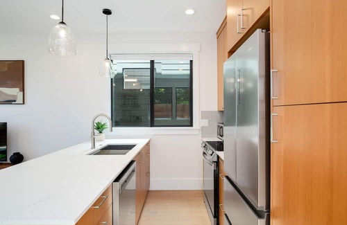 Southeast Magnolia Casa | Newly Built Magnolia DADU with Spectacular Puget Sound Views - Available for 30+ Night Stays