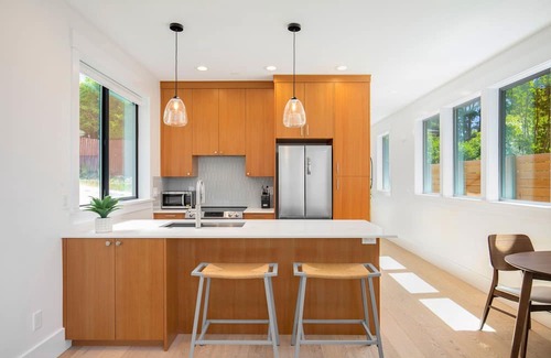 Southeast Magnolia Casa | Newly Built Magnolia DADU with Spectacular Puget Sound Views - Available for 30+ Night Stays