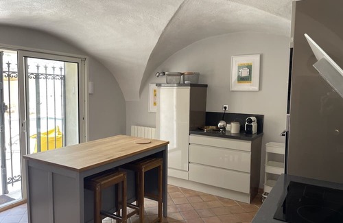 Arpaillargues-et-Aureillac Casa | Delightful 8-bedrooms stone houses next to Uzès with a beautiful mosaic pool!