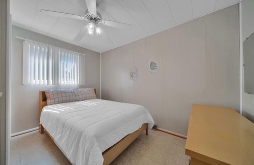 Port Sanilac Casa | BeachFront Couples Getaway w Starlink & Sunrises!
