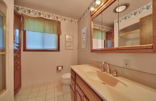 Port Sanilac Casa | BeachFront Couples Getaway w Starlink & Sunrises!