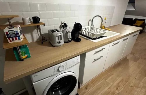 Ruille-en-Champagne Apartamento | Homerez - Apt in Ruillé, Parking