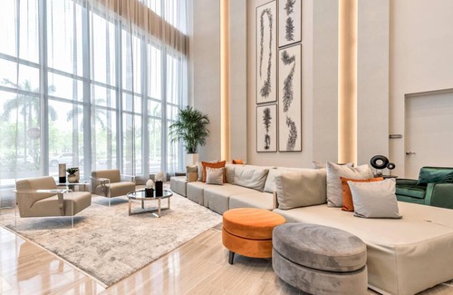 Doral Condominio | Relaxing Doral Haven: Room Gem