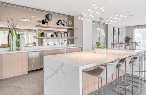 Doral Condominio | Serene Doral Getaway: Kitchen Delight