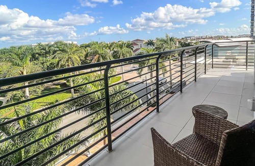 Doral Condominio | Urban Chic: 3BR Doral Retreat