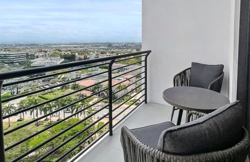 Doral Condominio | 2B/2B Doral Oasis: Spacious Escape