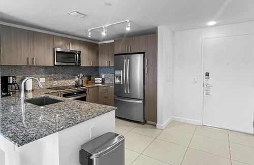 Doral Condominio | Modern Comfort: Doral 1BR Serenity