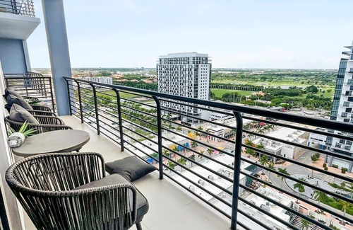 Doral Condominio | Modern Comfort: Doral 2BR Haven