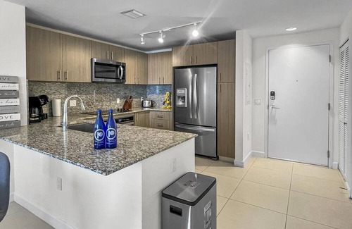 Doral Condominio | Modern Comfort: Doral 2BR Serenity