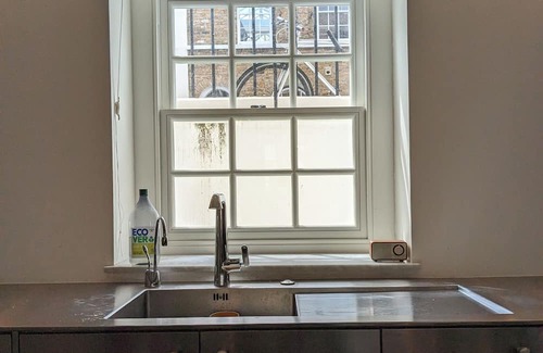 Bow West Casa | Entire Georgian Townhouse Close to Central London