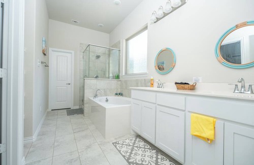 Southwest Arlington Casa | Master Bedroom for rent