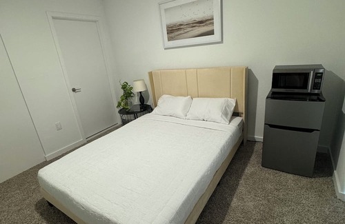 Florida City Casa | Cozy bedroom near Florida Keys