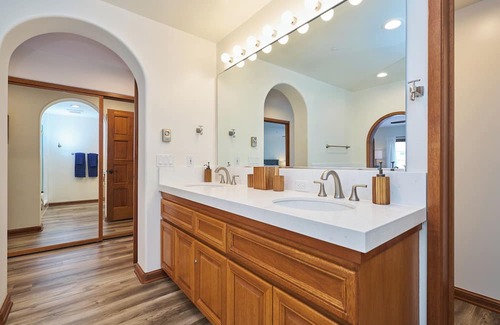 Avalon Condominio | Newly Remodeled Hamilton Cove Condo 2bd/2bth. Street level No Stairs!