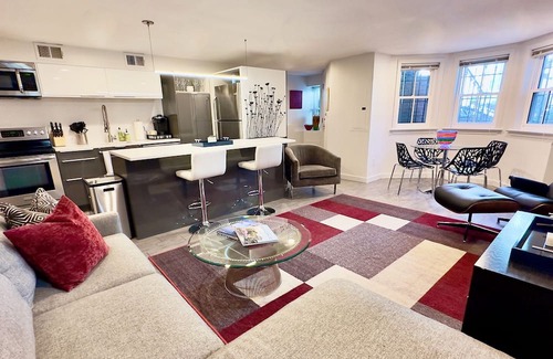 Logan Circle Apartamento | Cozy, modern apartment in the heart of DC!