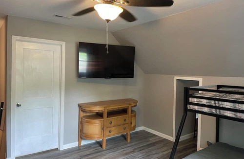 New London Casa | Beautiful Lakefront Property on Badin Lake